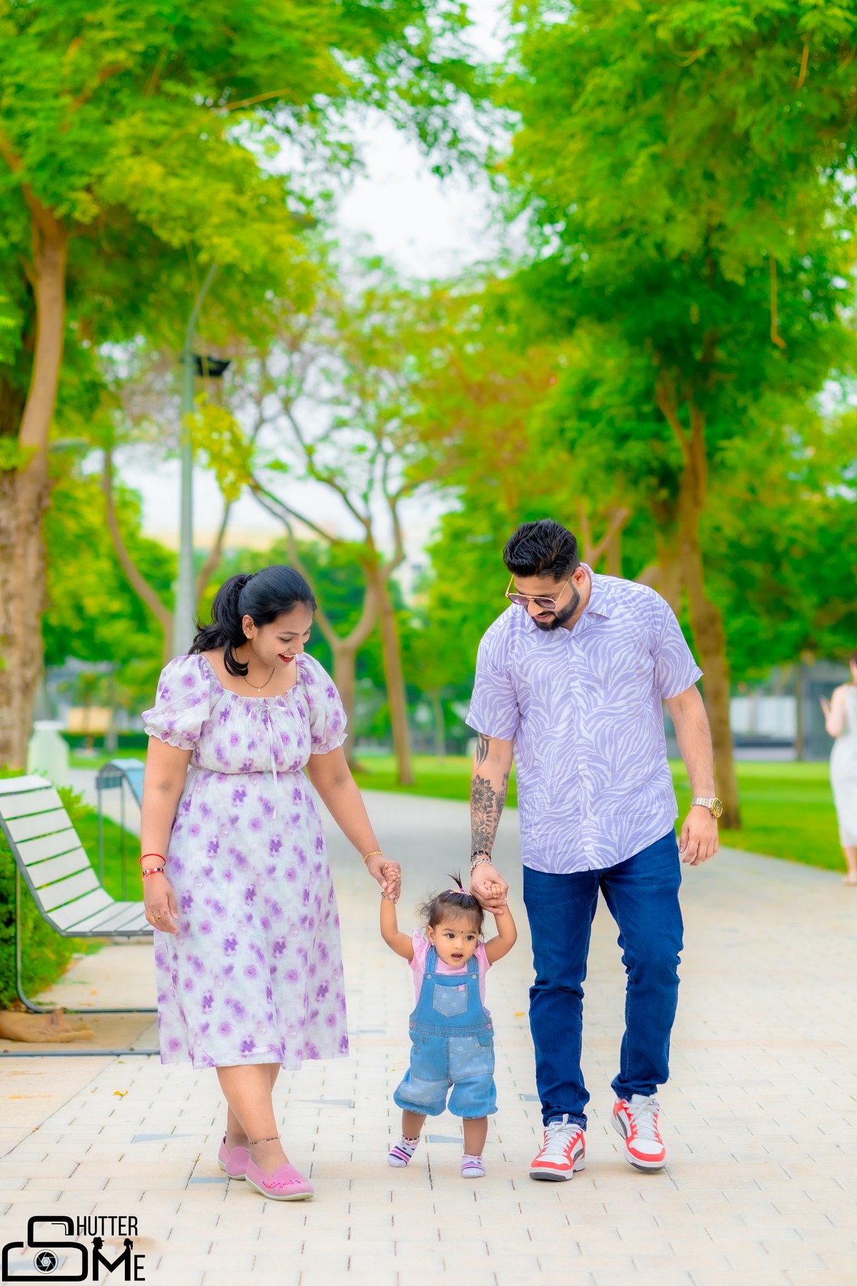 Parents walking with their daughter during a Falconix family photoshoot